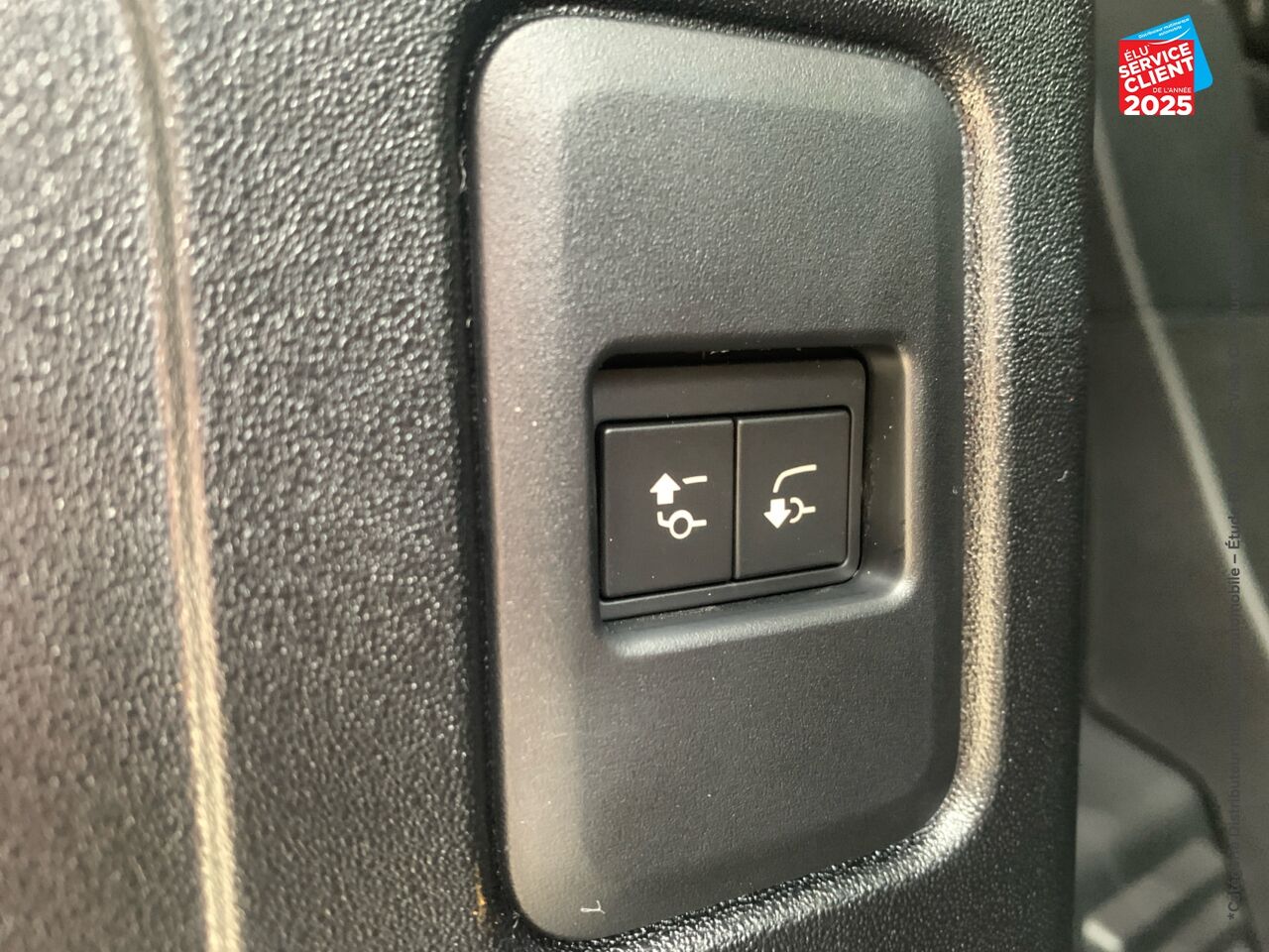 Véhicule d'occasion LAND-ROVER DEFENDER 90 3.0 D250 HARD TOP X-DYNAMIC SE chez Dacia Belfort