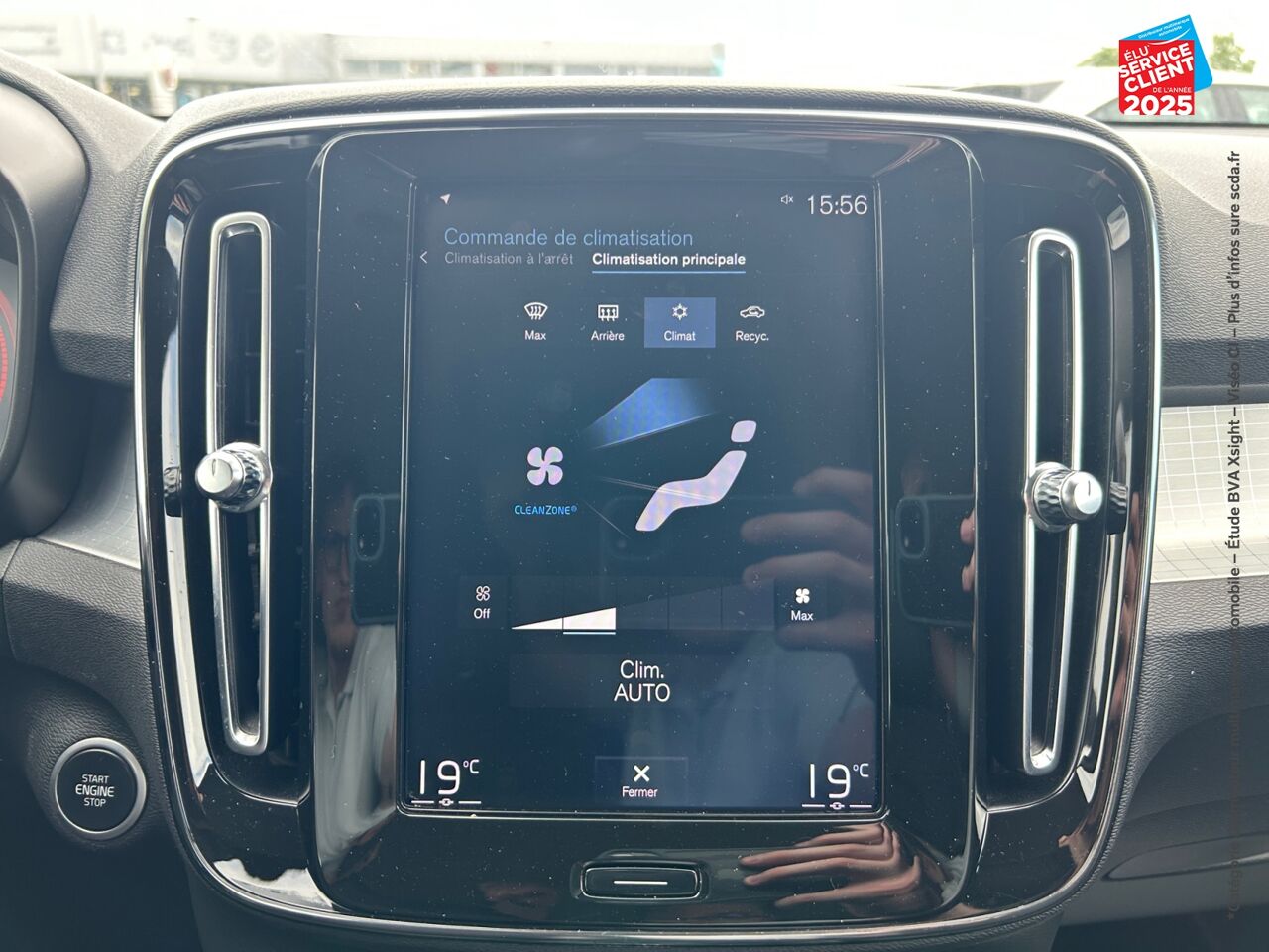 Véhicule d'occasion VOLVO XC40 T3 163CH MOMENTUM BUSINESS GEARTRONIC 8 chez BMW Pontarlier