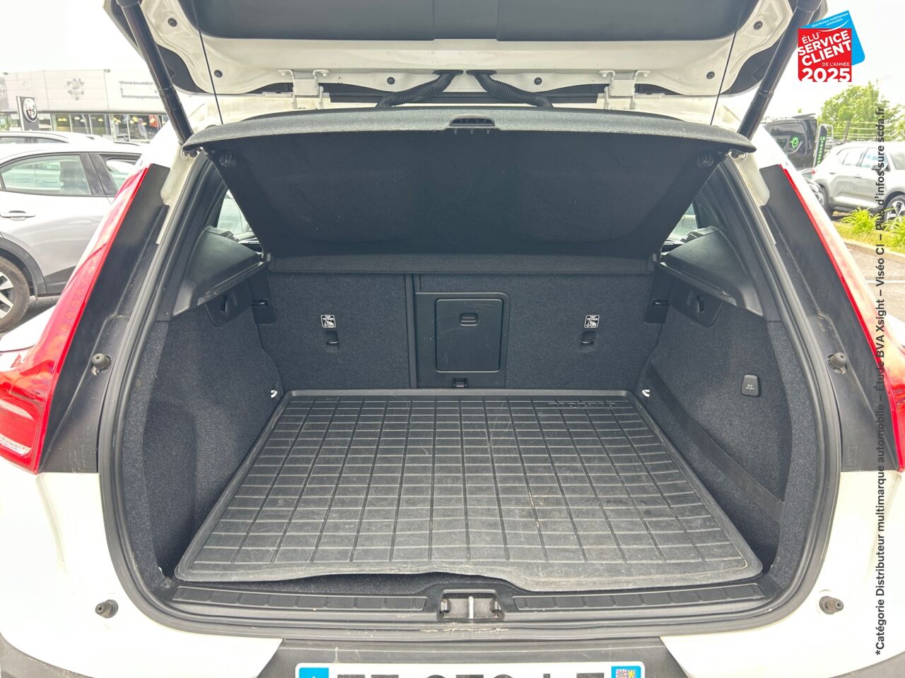 Véhicule d'occasion VOLVO XC40 T3 163CH MOMENTUM BUSINESS GEARTRONIC 8 chez BMW Pontarlier