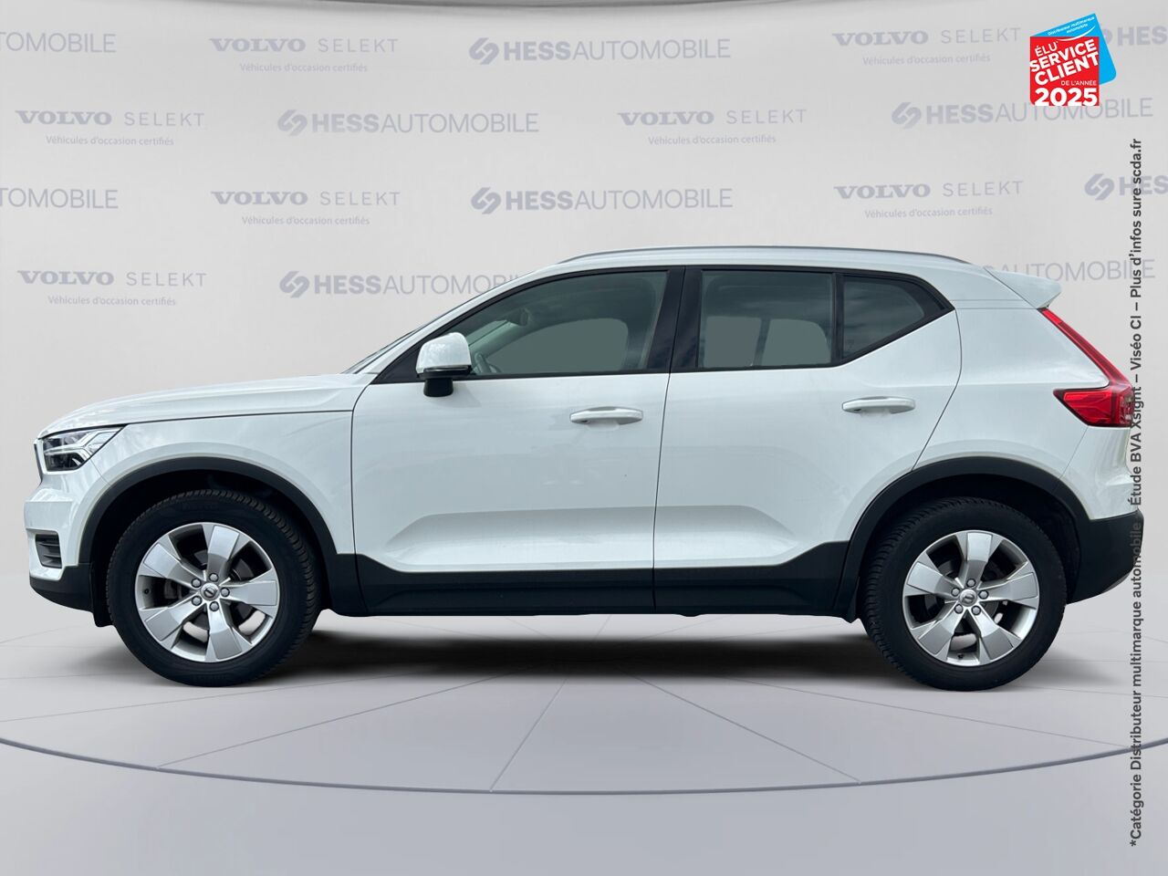 Véhicule d'occasion VOLVO XC40 T3 163CH MOMENTUM BUSINESS GEARTRONIC 8 chez BMW Pontarlier