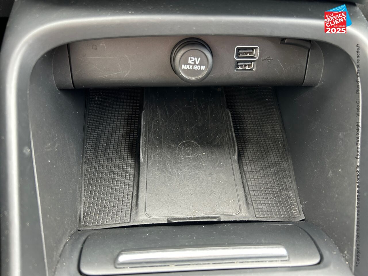 Véhicule d'occasion VOLVO XC40 T3 163CH MOMENTUM BUSINESS GEARTRONIC 8 chez BMW Pontarlier
