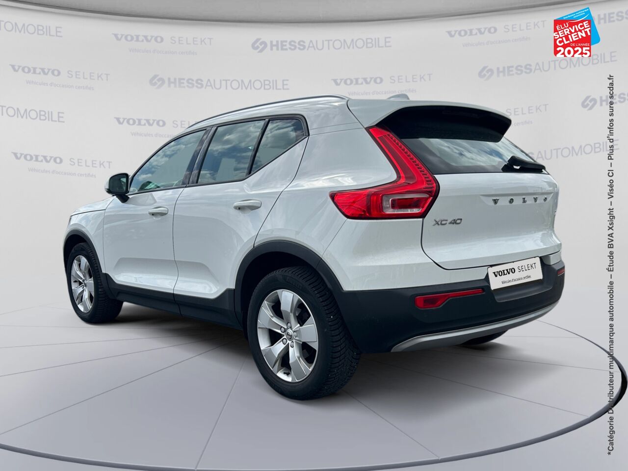 Véhicule d'occasion VOLVO XC40 T3 163CH MOMENTUM BUSINESS GEARTRONIC 8 chez BMW Pontarlier