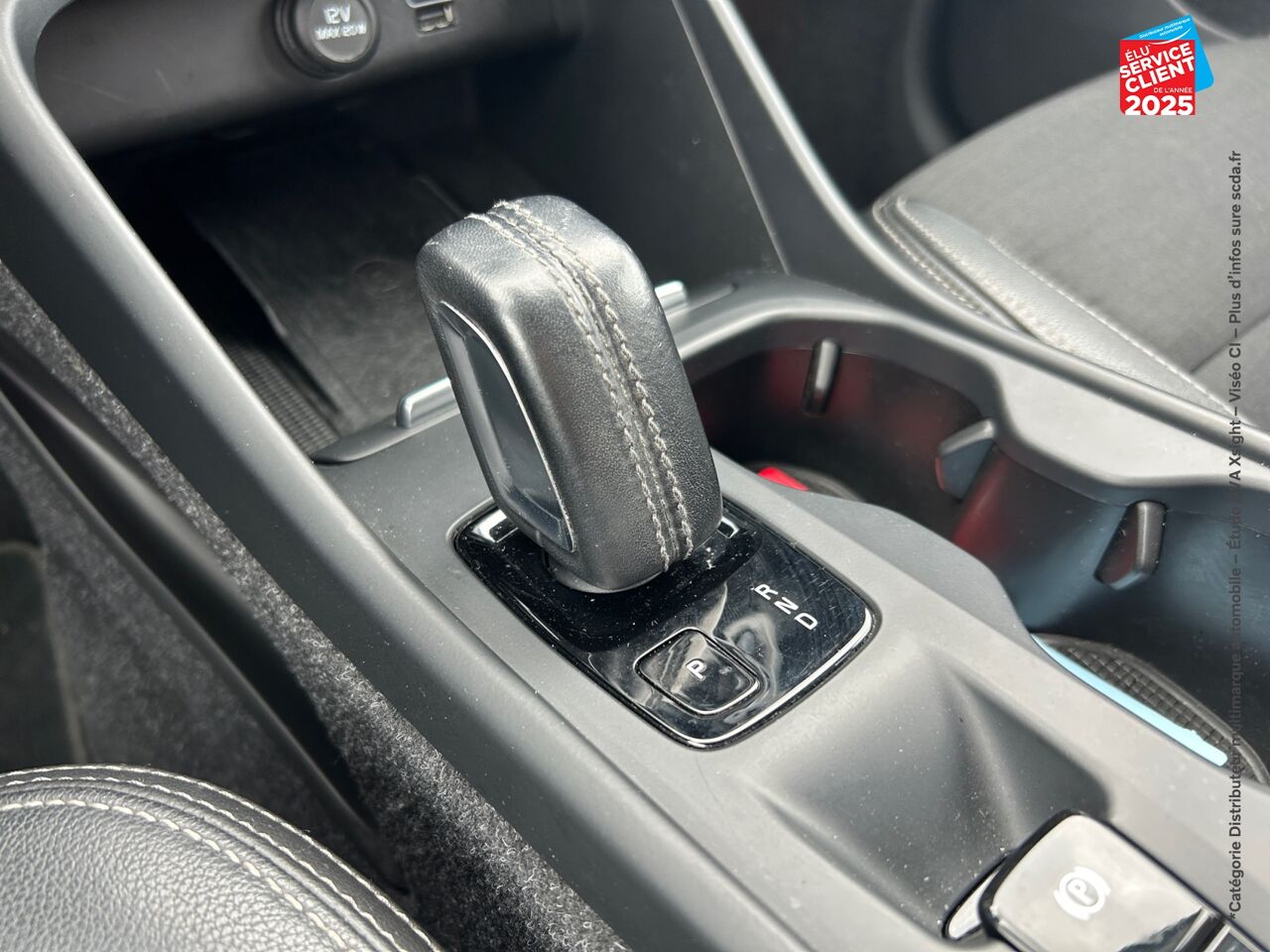 Véhicule d'occasion VOLVO XC40 T3 163CH MOMENTUM BUSINESS GEARTRONIC 8 chez BMW Pontarlier
