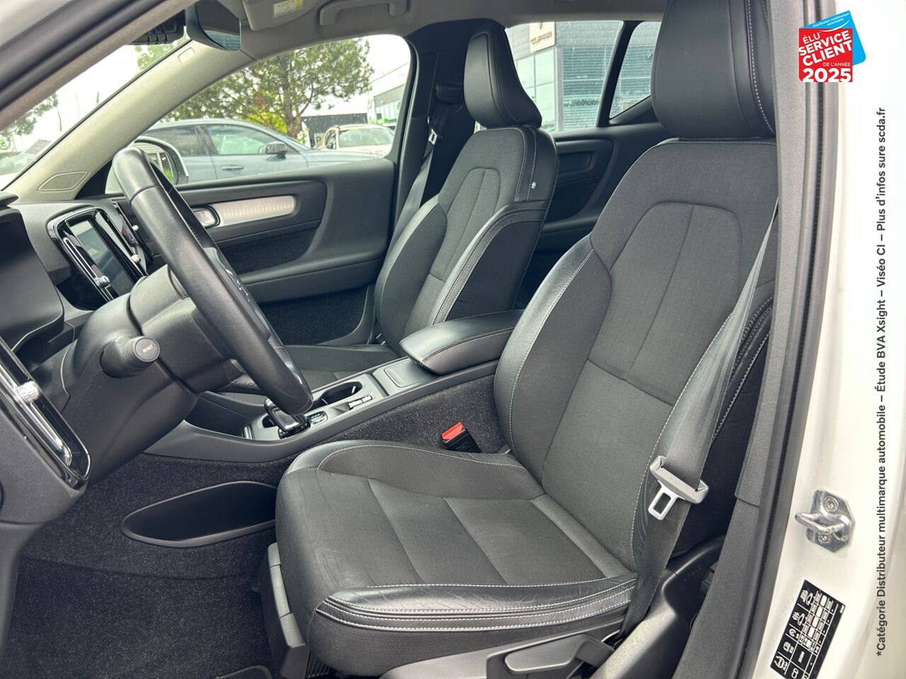 Véhicule d'occasion VOLVO XC40 T3 163CH MOMENTUM BUSINESS GEARTRONIC 8 chez BMW Pontarlier