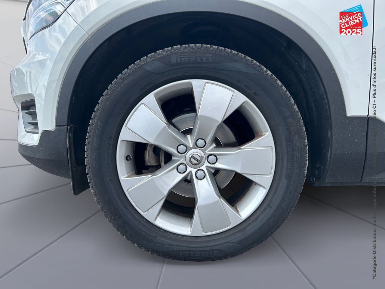 Véhicule d'occasion VOLVO XC40 T3 163CH MOMENTUM BUSINESS GEARTRONIC 8 chez BMW Pontarlier