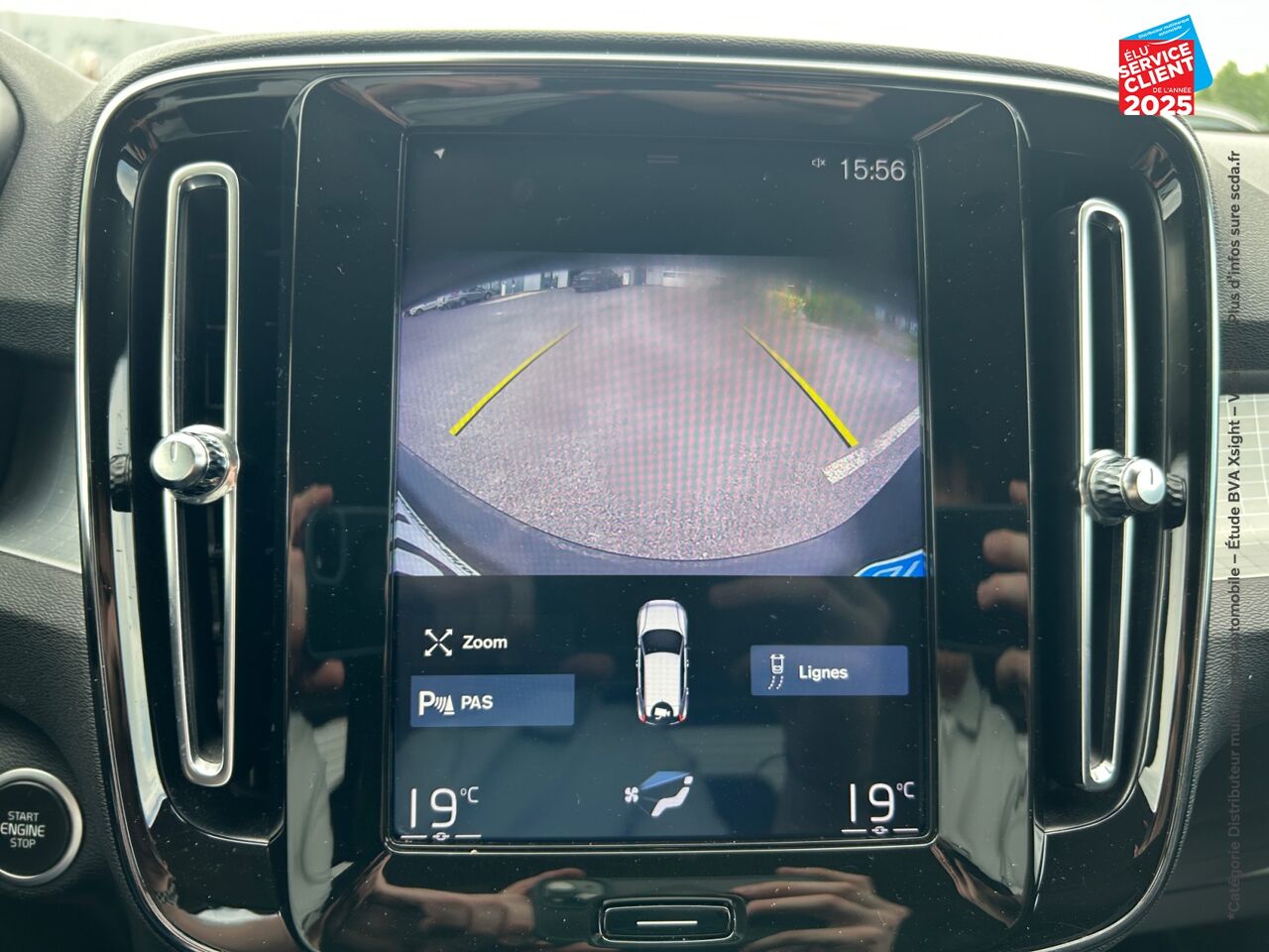 Véhicule d'occasion VOLVO XC40 T3 163CH MOMENTUM BUSINESS GEARTRONIC 8 chez BMW Pontarlier