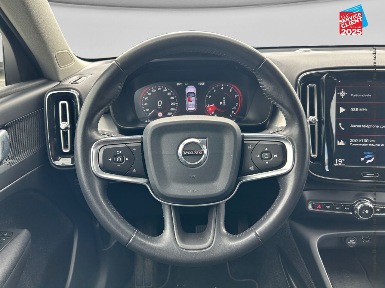 Véhicule d'occasion VOLVO XC40 T3 163CH MOMENTUM BUSINESS GEARTRONIC 8 chez BMW Pontarlier