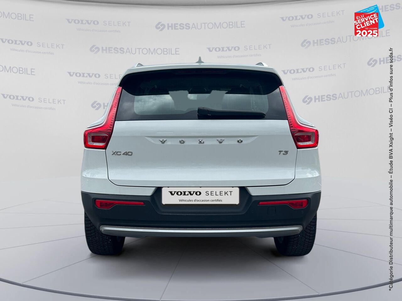 Véhicule d'occasion VOLVO XC40 T3 163CH MOMENTUM BUSINESS GEARTRONIC 8 chez BMW Pontarlier
