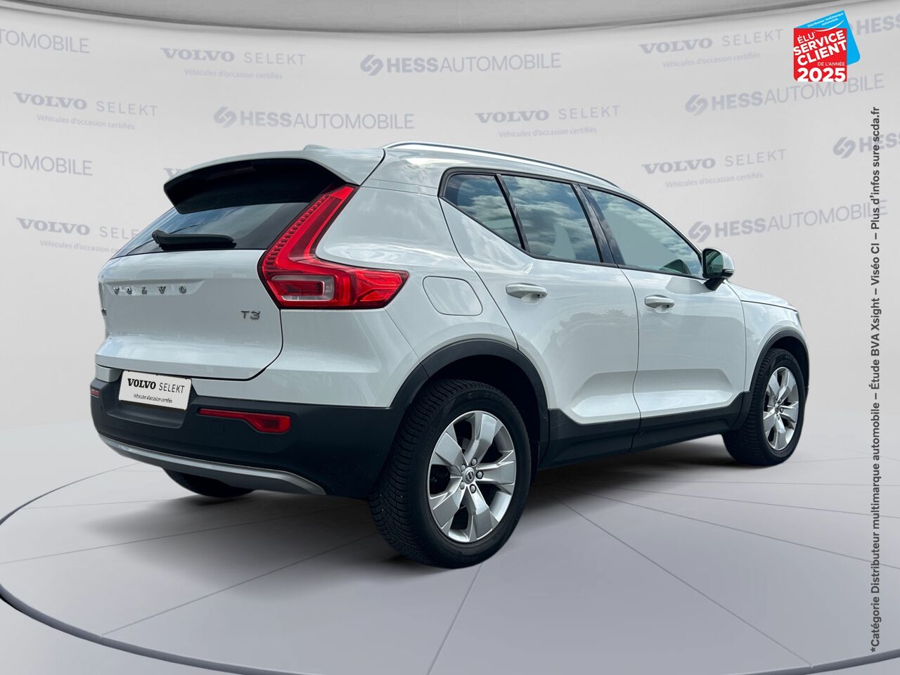 Véhicule d'occasion VOLVO XC40 T3 163CH MOMENTUM BUSINESS GEARTRONIC 8 chez BMW Pontarlier
