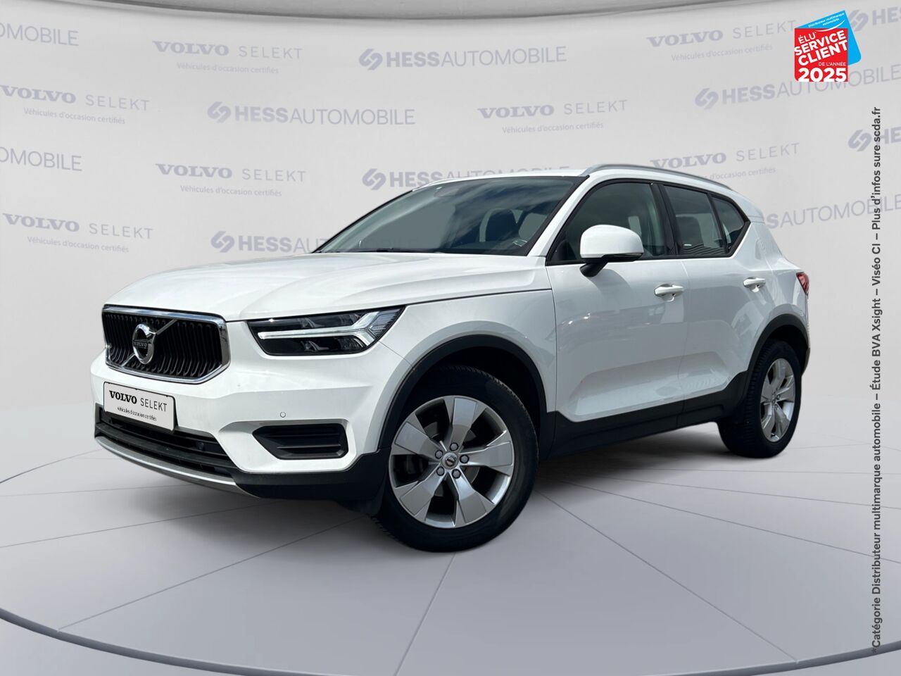 Véhicule d'occasion VOLVO XC40 T3 163CH MOMENTUM BUSINESS GEARTRONIC 8 chez BMW Pontarlier