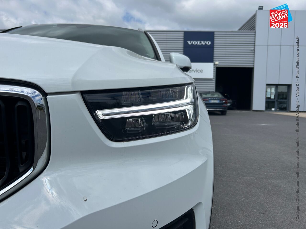 Véhicule d'occasion VOLVO XC40 T3 163CH MOMENTUM BUSINESS GEARTRONIC 8 chez BMW Pontarlier