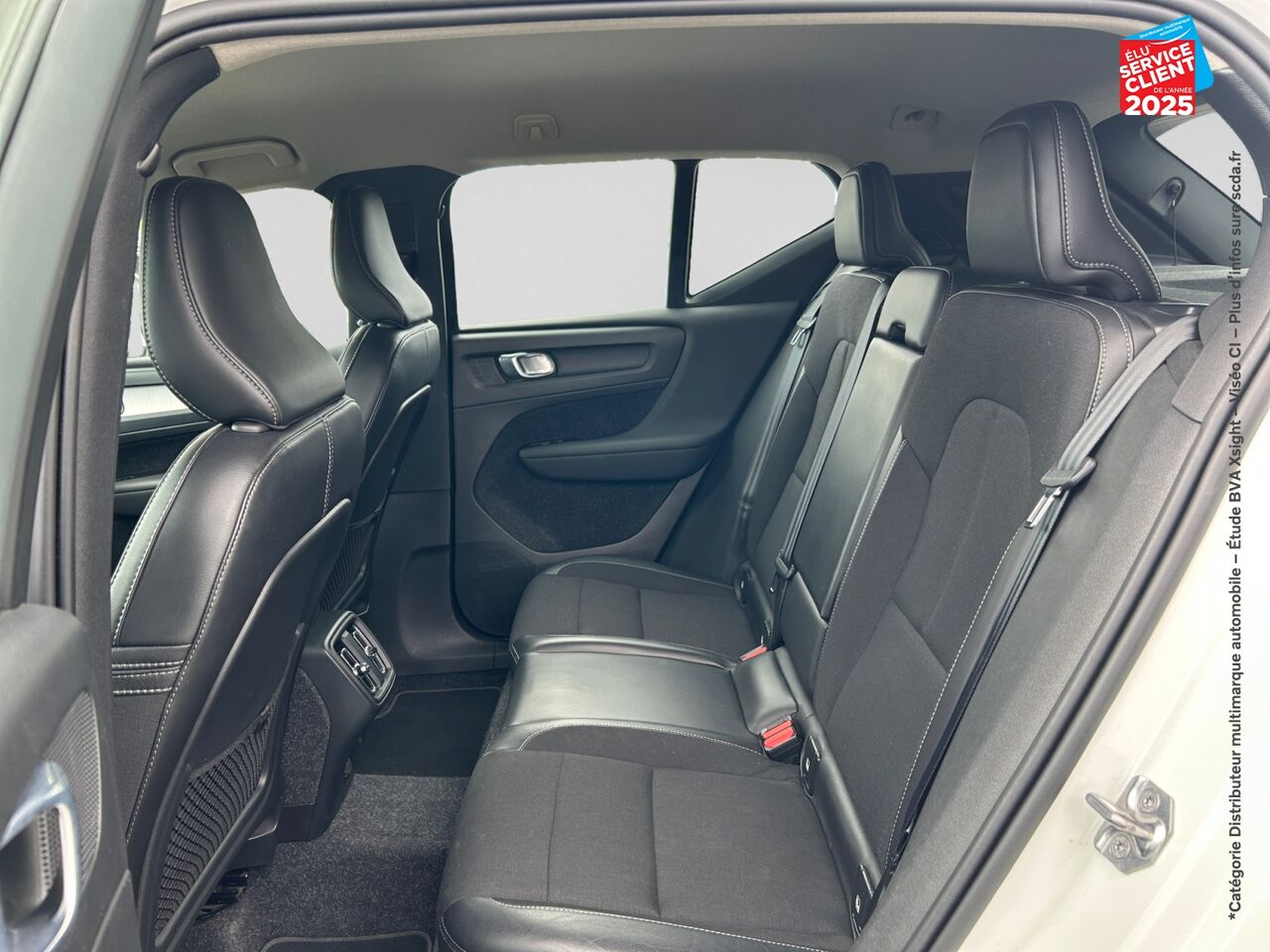 Véhicule d'occasion VOLVO XC40 T3 163CH MOMENTUM BUSINESS GEARTRONIC 8 chez BMW Pontarlier