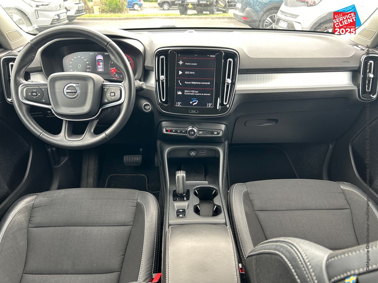 Véhicule d'occasion VOLVO XC40 T3 163CH MOMENTUM BUSINESS GEARTRONIC 8 chez BMW Pontarlier