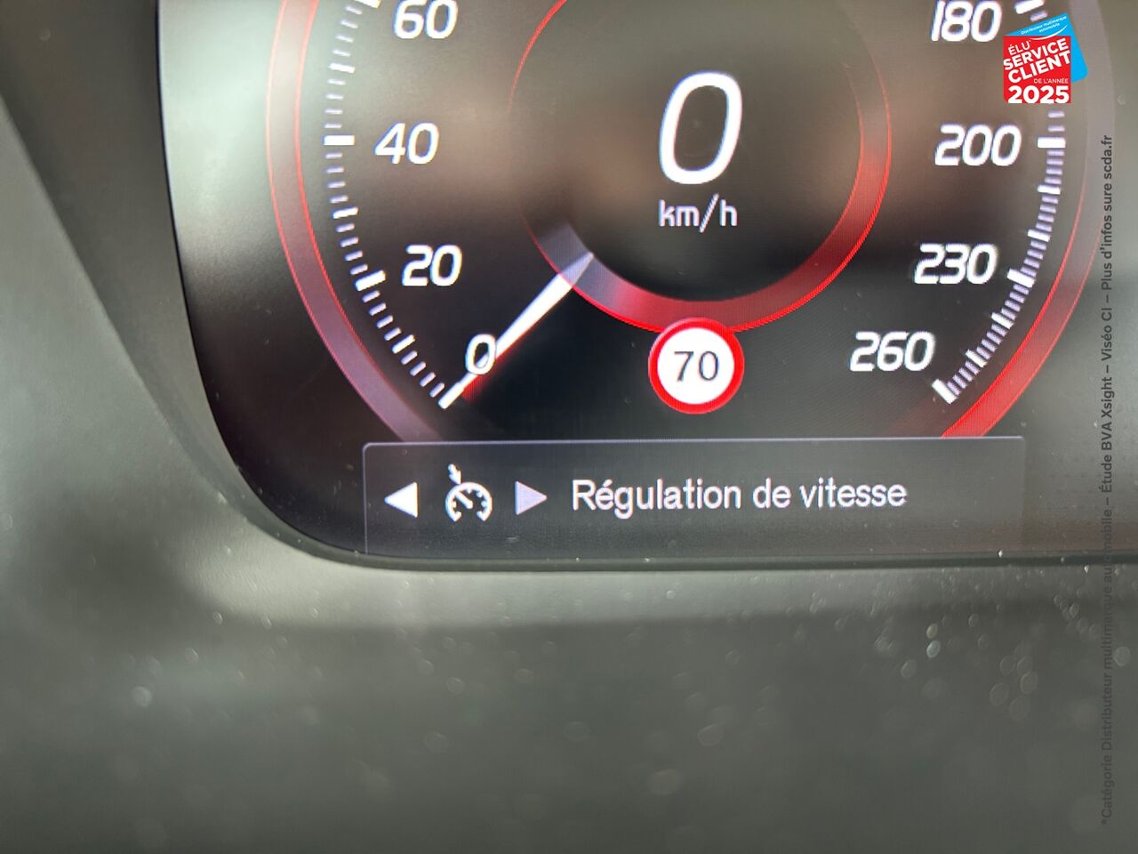 Véhicule d'occasion VOLVO XC40 T3 163CH MOMENTUM BUSINESS GEARTRONIC 8 chez BMW Pontarlier