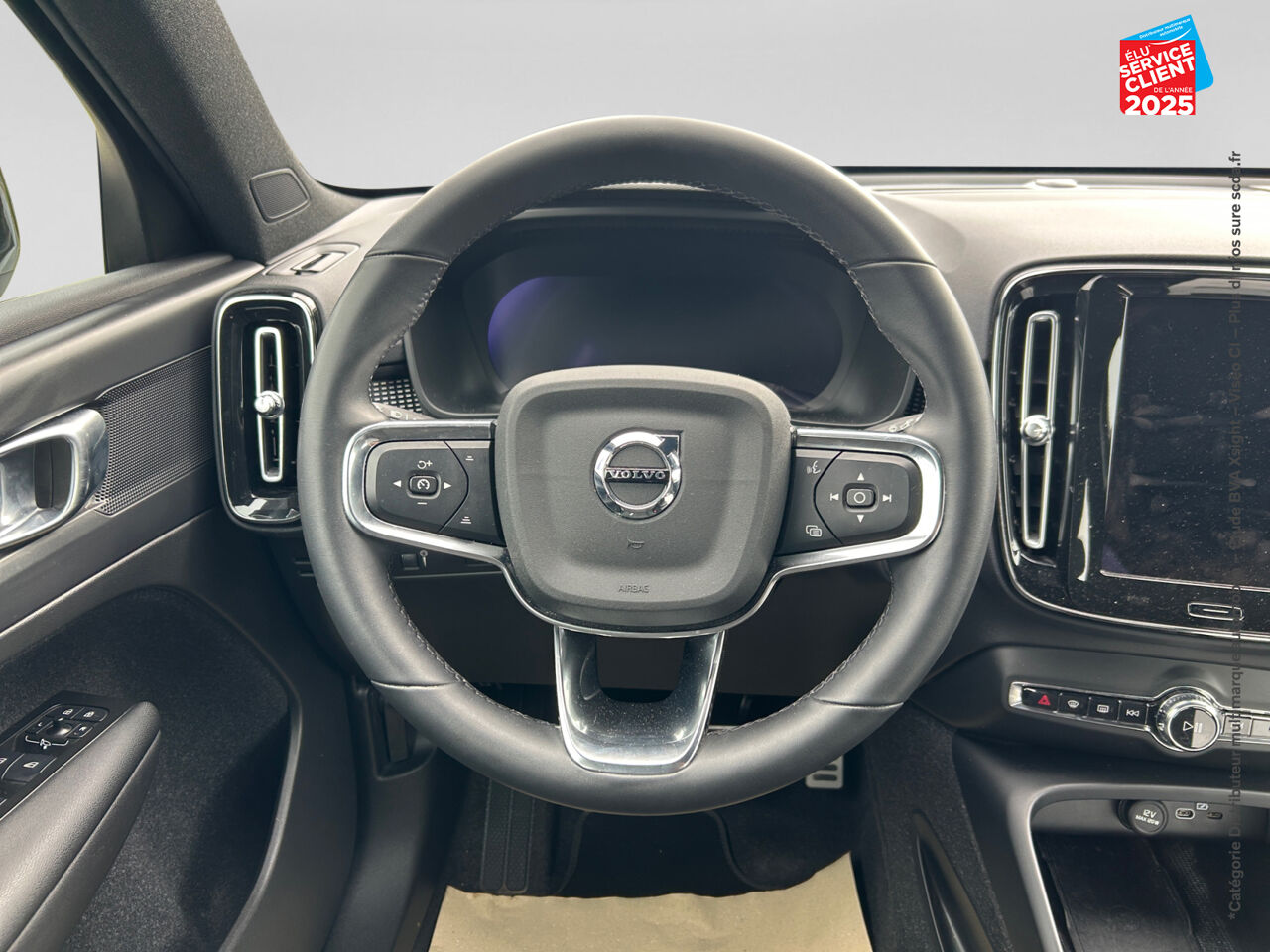 Véhicule d'occasion VOLVO XC40 RECHARGE TWIN AWD 408CH PLUS EDT SIEGE CHAUF VOLANT CHAUF CAMERA GPS chez Volvo Metz