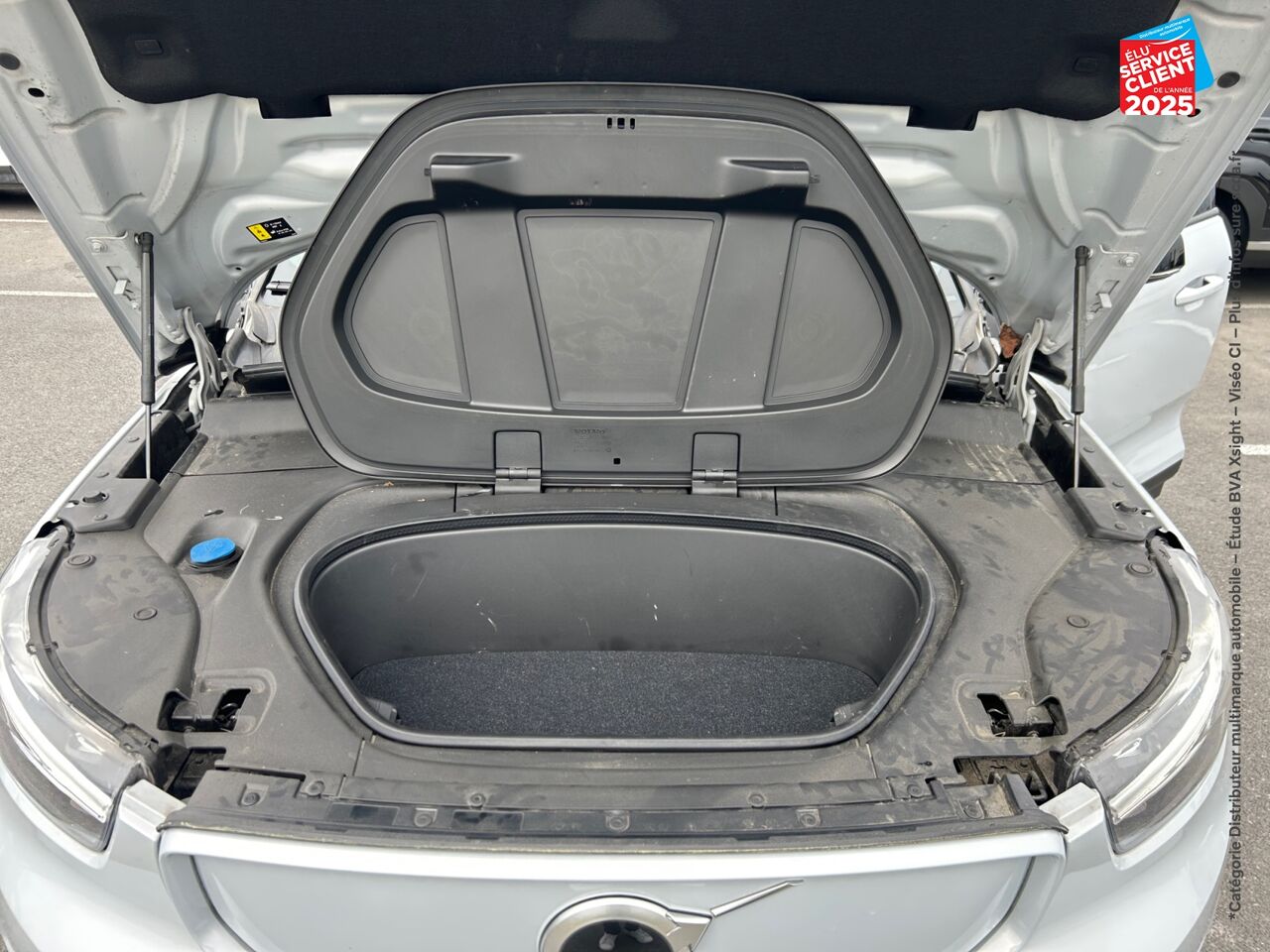 Véhicule d'occasion VOLVO XC40 RECHARGE TWIN AWD 408CH PLUS EDT SIEGE CHAUF VOLANT CHAUF CAMERA GPS chez Volvo Metz