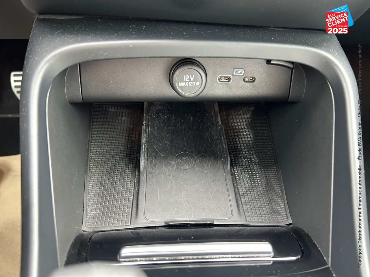 Véhicule d'occasion VOLVO XC40 RECHARGE TWIN AWD 408CH PLUS EDT SIEGE CHAUF VOLANT CHAUF CAMERA GPS chez Volvo Metz