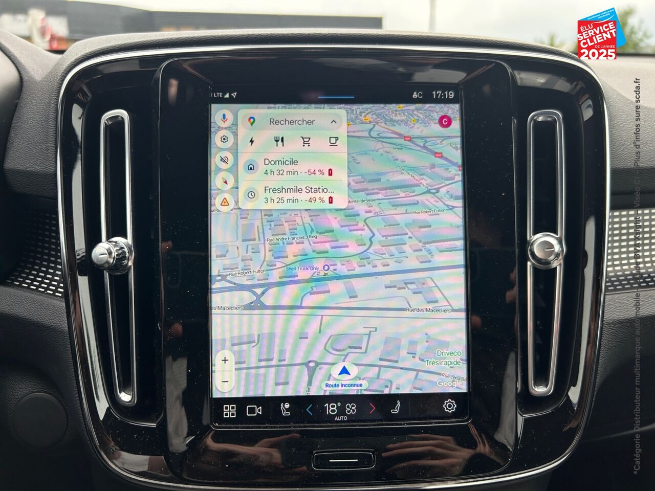 Véhicule d'occasion VOLVO XC40 RECHARGE TWIN AWD 408CH PLUS EDT SIEGE CHAUF VOLANT CHAUF CAMERA GPS chez Volvo Metz