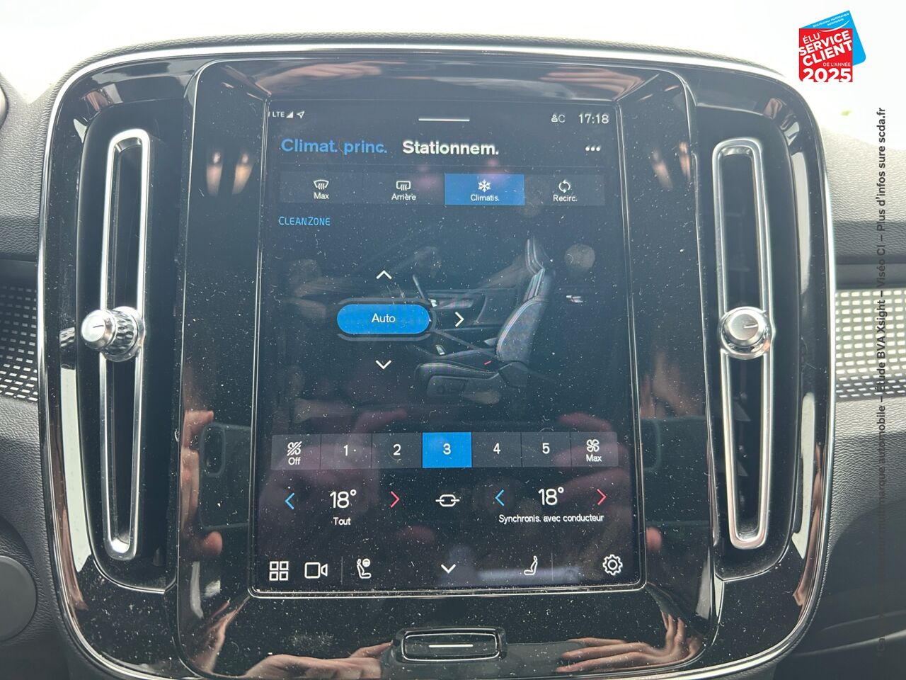 Véhicule d'occasion VOLVO XC40 RECHARGE TWIN AWD 408CH PLUS EDT SIEGE CHAUF VOLANT CHAUF CAMERA GPS chez Volvo Metz