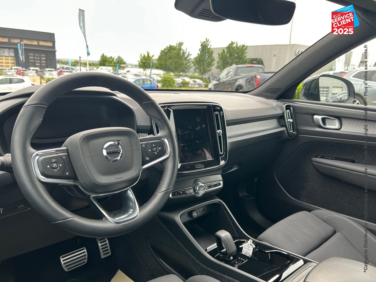 Véhicule d'occasion VOLVO XC40 RECHARGE TWIN AWD 408CH PLUS EDT SIEGE CHAUF VOLANT CHAUF CAMERA GPS chez Volvo Metz