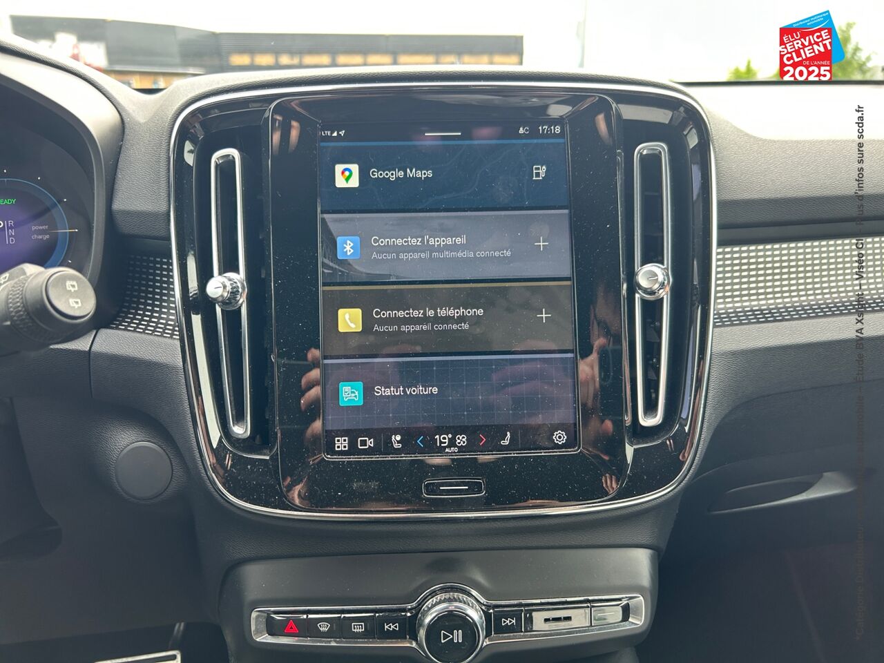 Véhicule d'occasion VOLVO XC40 RECHARGE TWIN AWD 408CH PLUS EDT SIEGE CHAUF VOLANT CHAUF CAMERA GPS chez Volvo Metz