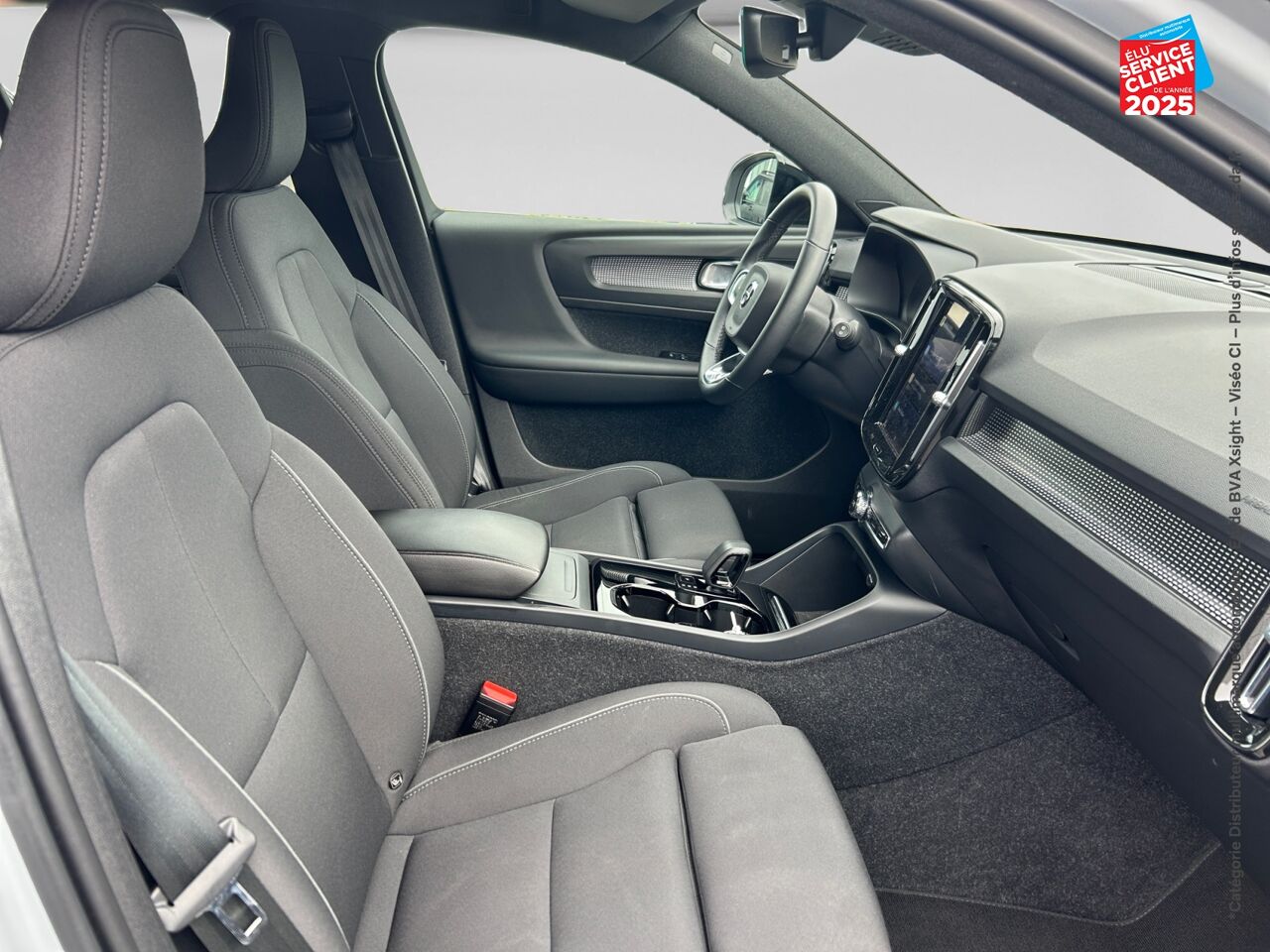 Véhicule d'occasion VOLVO XC40 RECHARGE TWIN AWD 408CH PLUS EDT SIEGE CHAUF VOLANT CHAUF CAMERA GPS chez Volvo Metz