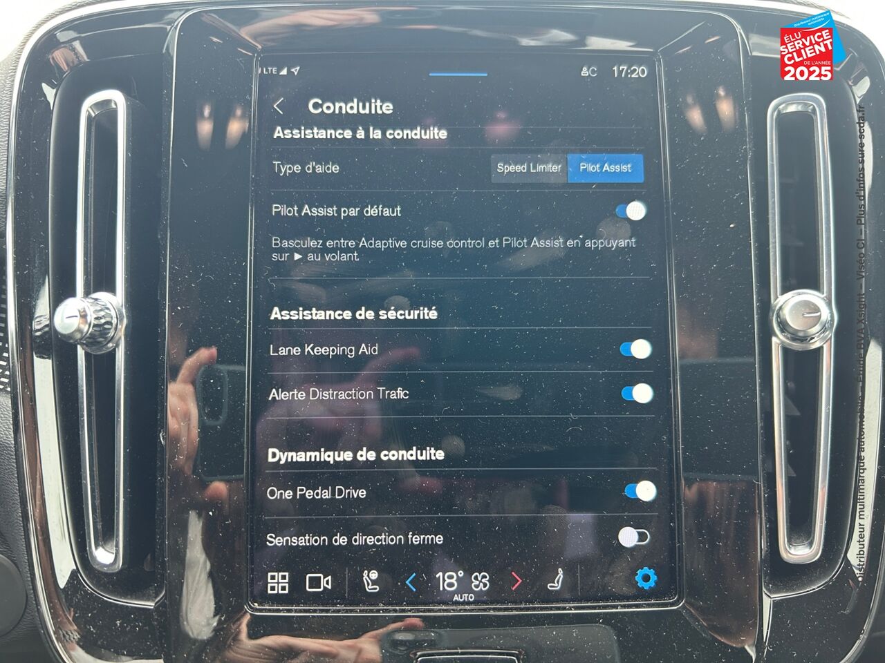 Véhicule d'occasion VOLVO XC40 RECHARGE TWIN AWD 408CH PLUS EDT SIEGE CHAUF VOLANT CHAUF CAMERA GPS chez Volvo Metz