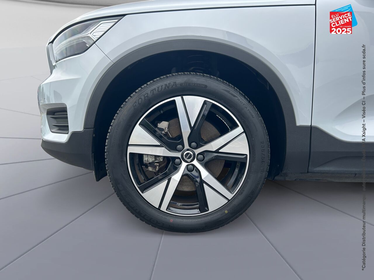 Véhicule d'occasion VOLVO XC40 RECHARGE TWIN AWD 408CH PLUS EDT SIEGE CHAUF VOLANT CHAUF CAMERA GPS chez Volvo Metz