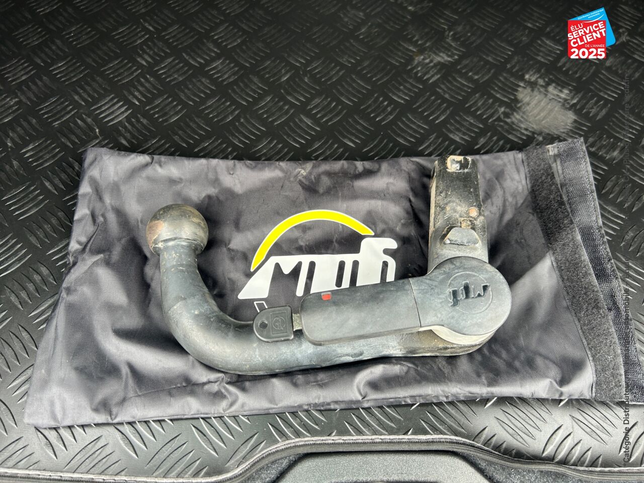 Véhicule d'occasion VOLVO XC40 RECHARGE TWIN AWD 408CH PLUS EDT SIEGE CHAUF VOLANT CHAUF CAMERA GPS chez Volvo Metz