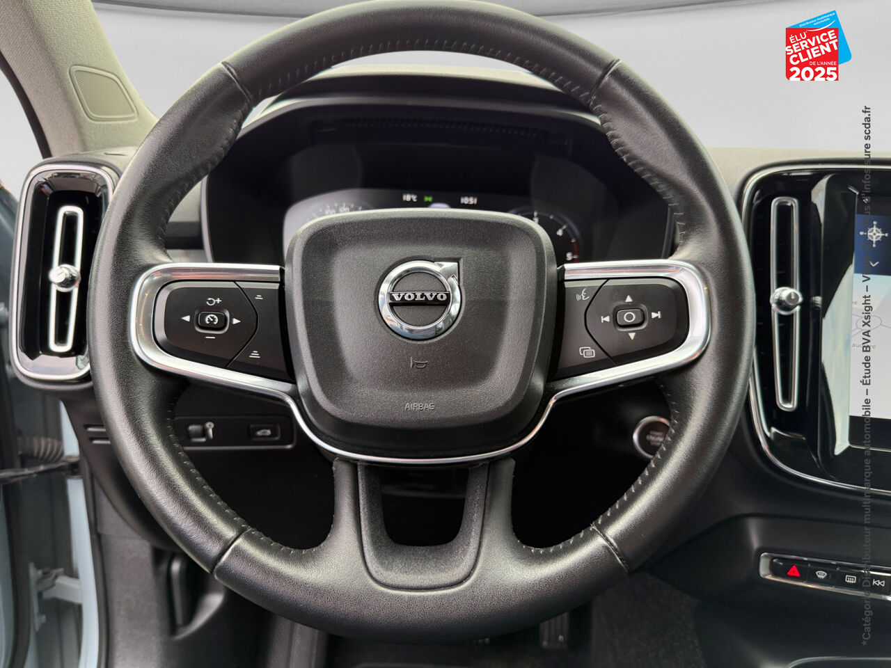 Véhicule d'occasion VOLVO XC40 D4 ADBLUE AWD 190CH MOMENTUM GEARTRONIC 8 GPS CAMERA chez Renault Saint-Louis