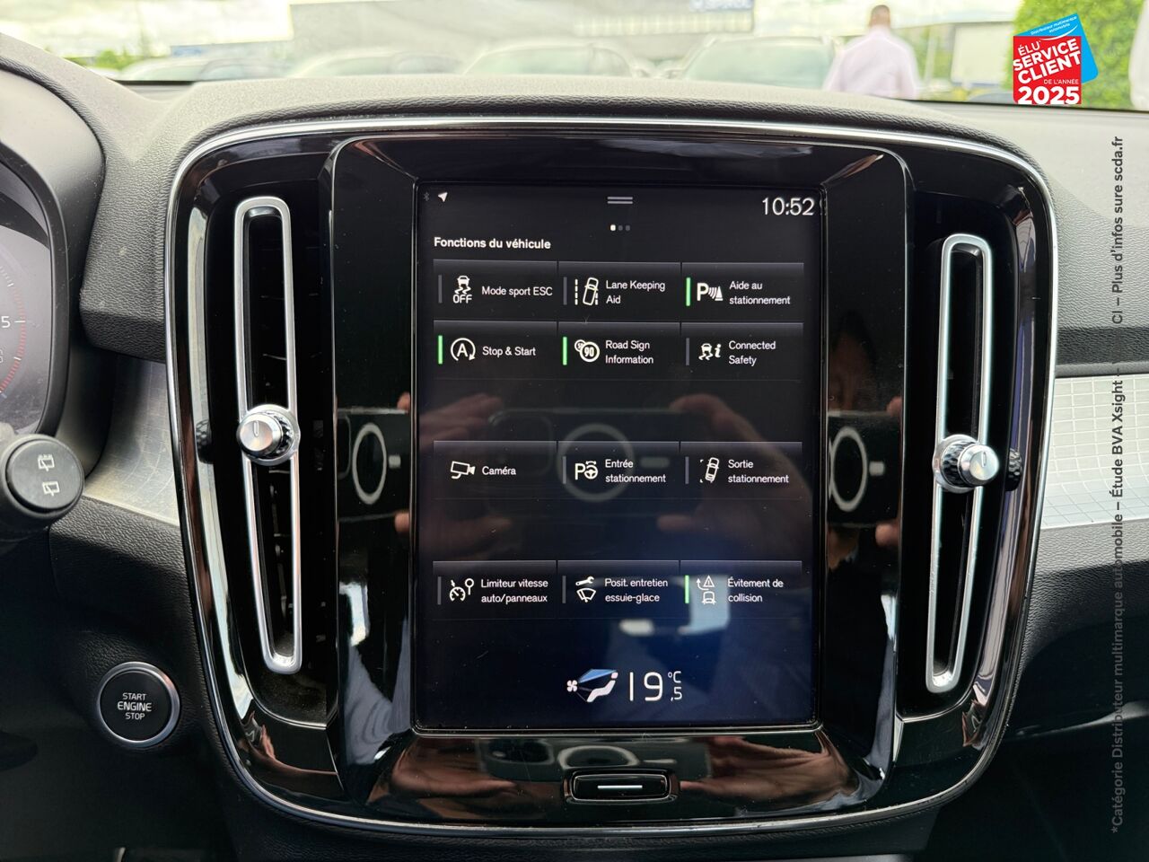 Véhicule d'occasion VOLVO XC40 D4 ADBLUE AWD 190CH MOMENTUM GEARTRONIC 8 GPS CAMERA chez Renault Saint-Louis