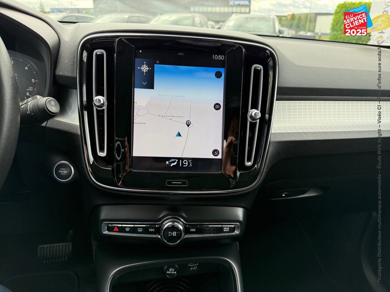 Véhicule d'occasion VOLVO XC40 D4 ADBLUE AWD 190CH MOMENTUM GEARTRONIC 8 GPS CAMERA chez Renault Saint-Louis