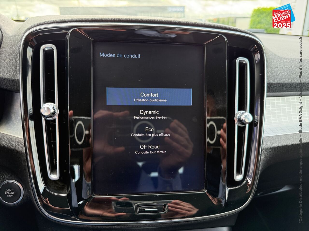 Véhicule d'occasion VOLVO XC40 D4 ADBLUE AWD 190CH MOMENTUM GEARTRONIC 8 GPS CAMERA chez Renault Saint-Louis