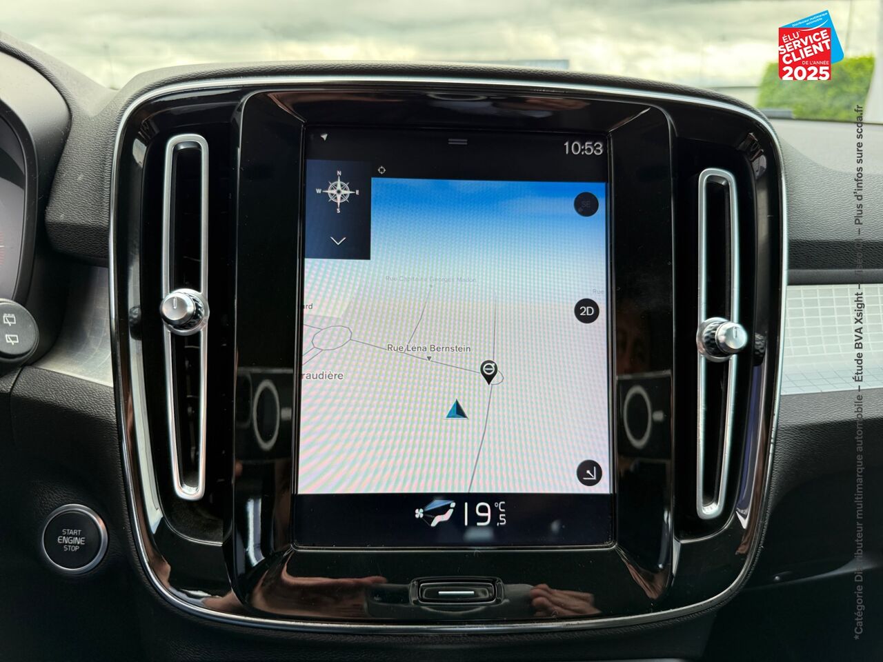 Véhicule d'occasion VOLVO XC40 D4 ADBLUE AWD 190CH MOMENTUM GEARTRONIC 8 GPS CAMERA chez Renault Saint-Louis