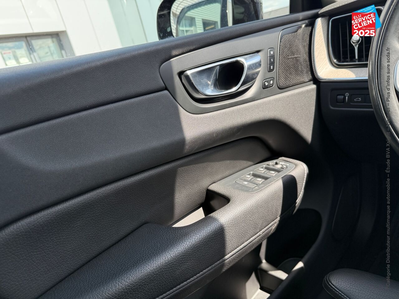 Véhicule d'occasion VOLVO XC60 T6 AWD 253 + 87CH INSCRIPTION LUXE GEARTRONIC chez Renault Saint-Louis