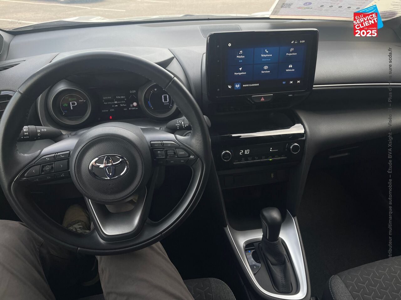 Véhicule d'occasion TOYOTA YARIS CROSS 116H DESIGN MY21 CAMERA GPS chez Renault Colmar