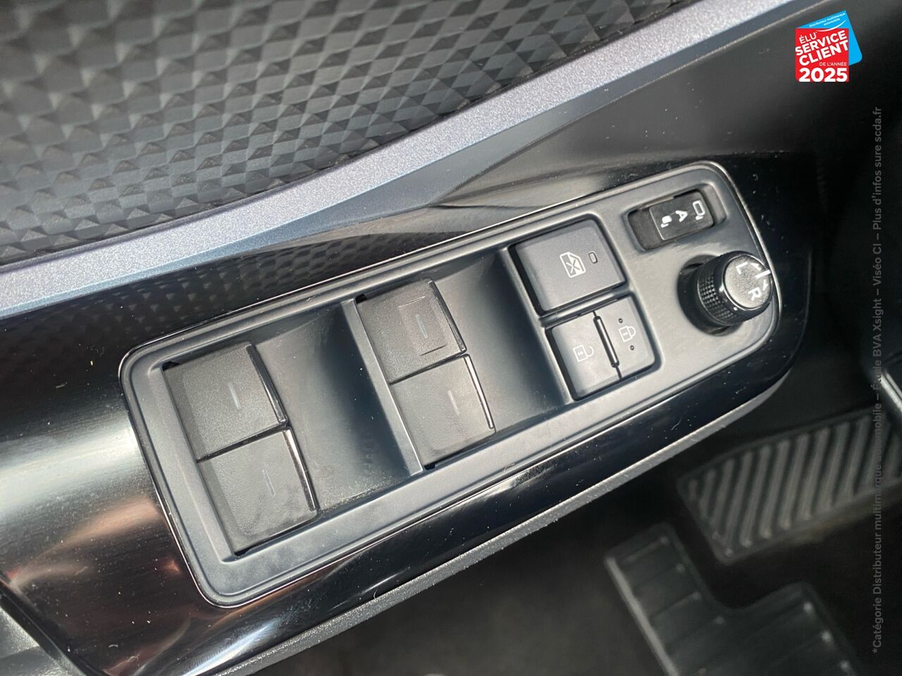 Véhicule d'occasion TOYOTA C-HR 122H EDITION 2WD E-CVT MY20 chez Renault Saint-Louis