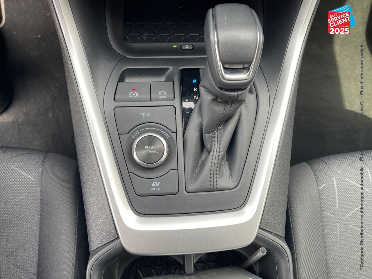 Véhicule d'occasion TOYOTA RAV4 2.5 HYBRIDE 222CH DYNAMIC AWD-I MY24 GPS CAMERA chez Toyota Thionville