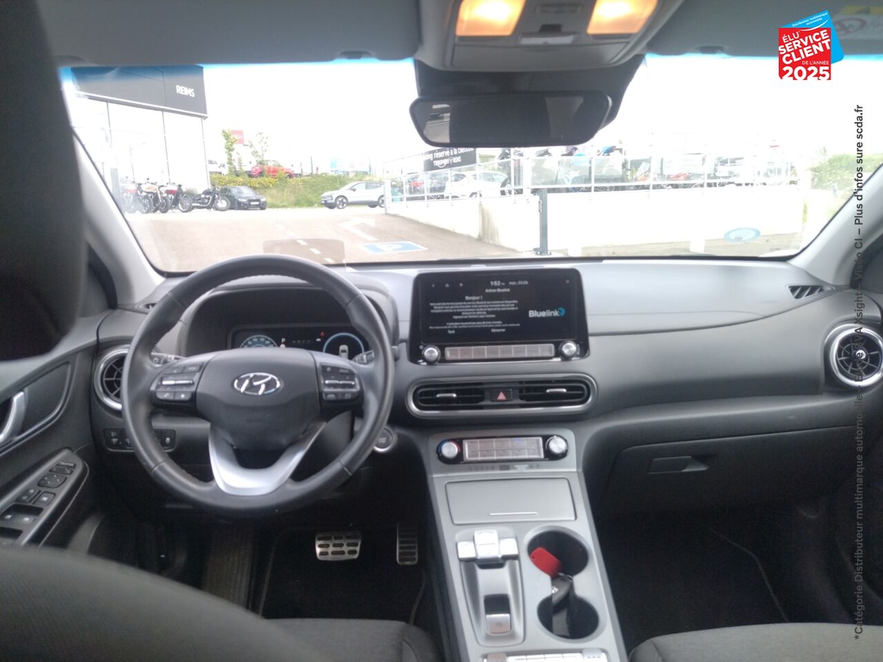 Véhicule d'occasion HYUNDAI KONA ELECTRIC 64KWH - 204CH CREATIVE SIEGES CHAUF CAMERA HUD chez Toyota Verdun