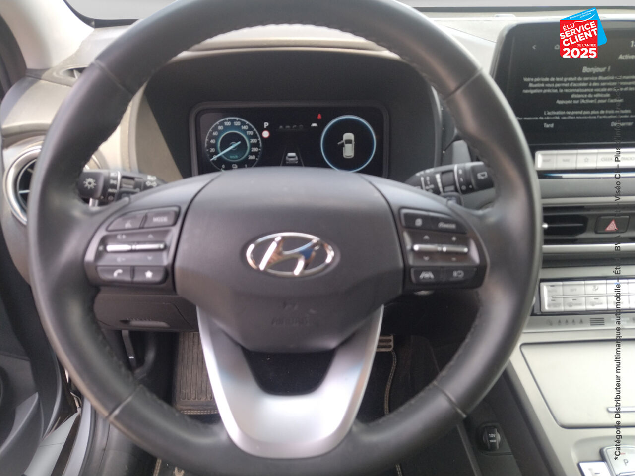 Véhicule d'occasion HYUNDAI KONA ELECTRIC 64KWH - 204CH CREATIVE SIEGES CHAUF CAMERA HUD chez Toyota Verdun