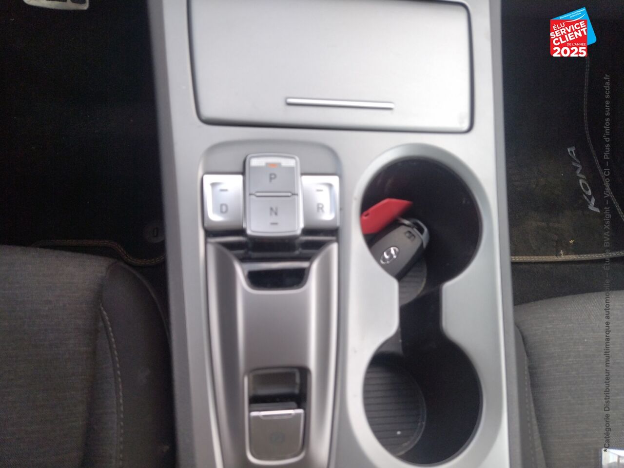 Véhicule d'occasion HYUNDAI KONA ELECTRIC 64KWH - 204CH CREATIVE SIEGES CHAUF CAMERA HUD chez Toyota Verdun