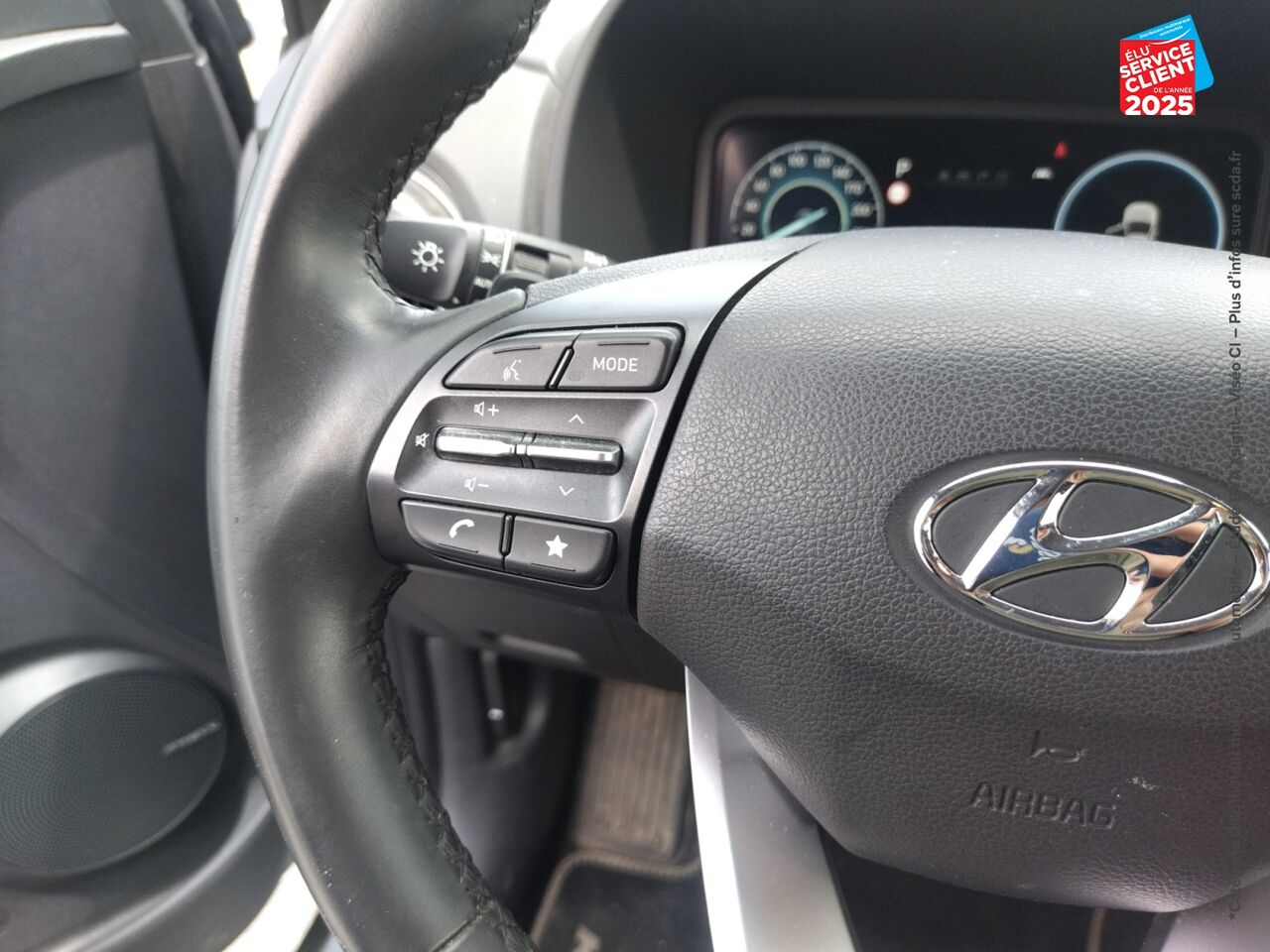 Véhicule d'occasion HYUNDAI KONA ELECTRIC 64KWH - 204CH CREATIVE SIEGES CHAUF CAMERA HUD chez Toyota Verdun