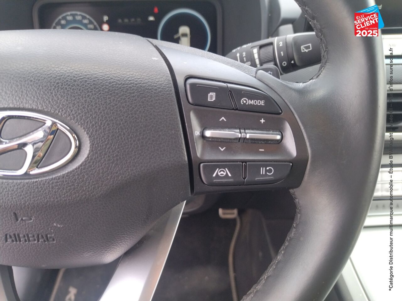 Véhicule d'occasion HYUNDAI KONA ELECTRIC 64KWH - 204CH CREATIVE SIEGES CHAUF CAMERA HUD chez Toyota Verdun
