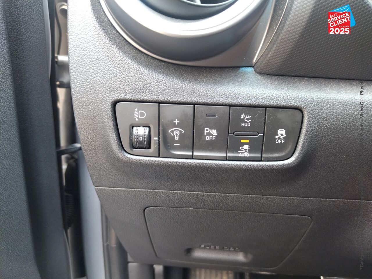 Véhicule d'occasion HYUNDAI KONA ELECTRIC 64KWH - 204CH CREATIVE SIEGES CHAUF CAMERA HUD chez Toyota Verdun