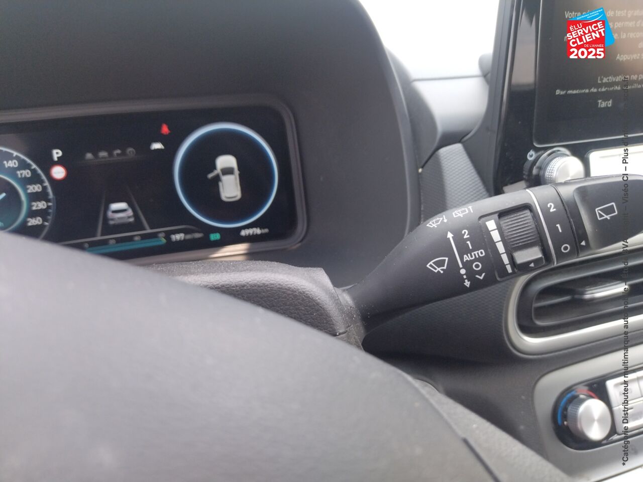 Véhicule d'occasion HYUNDAI KONA ELECTRIC 64KWH - 204CH CREATIVE SIEGES CHAUF CAMERA HUD chez Toyota Verdun