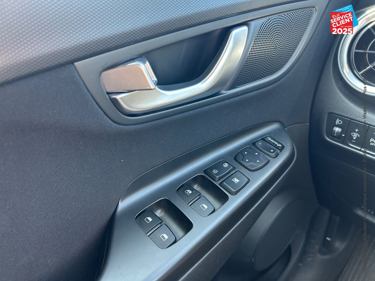 Véhicule d'occasion HYUNDAI KONA 1.6 GDI 141CH HYBRID EXECUTIVE DCT-6 CAMERA GPS HUD ATTELAGE chez Dacia Montbéliard