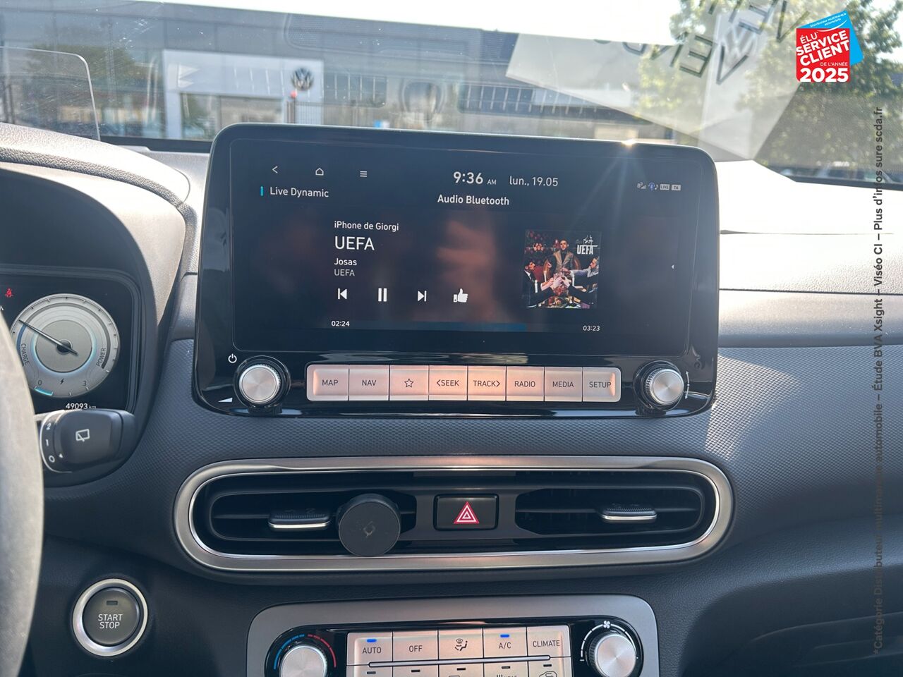 Véhicule d'occasion HYUNDAI KONA ELECTRIC 64KWH - 204CH CREATIVE CAMERA chez Renault Saint-Louis