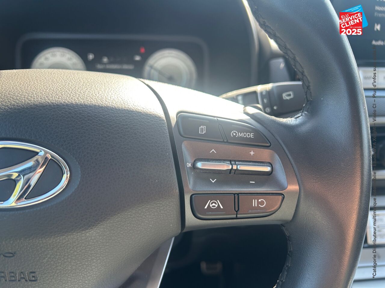 Véhicule d'occasion HYUNDAI KONA ELECTRIC 64KWH - 204CH CREATIVE CAMERA chez Renault Saint-Louis