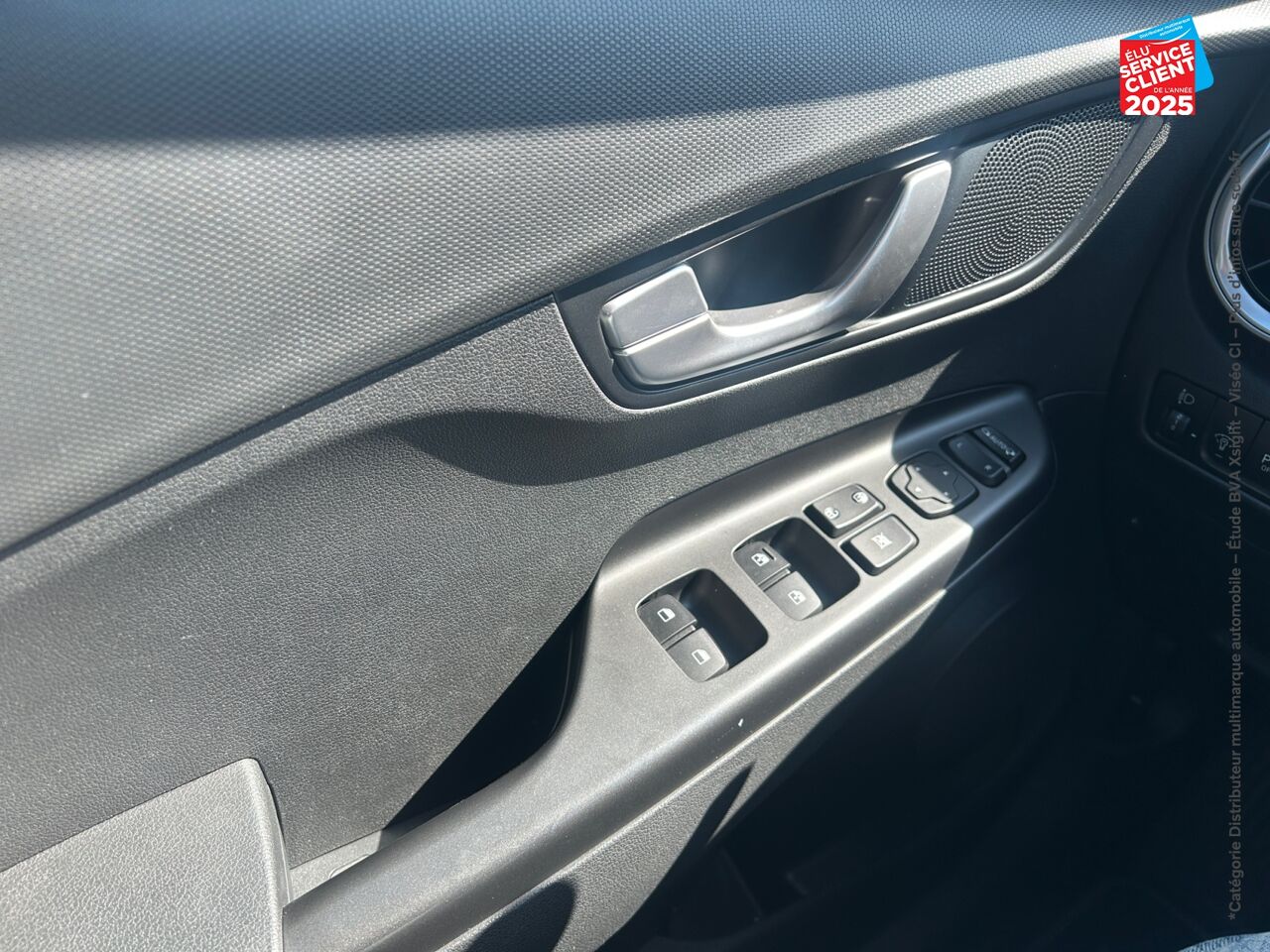 Véhicule d'occasion HYUNDAI KONA ELECTRIC 64KWH - 204CH CREATIVE CAMERA chez Renault Saint-Louis