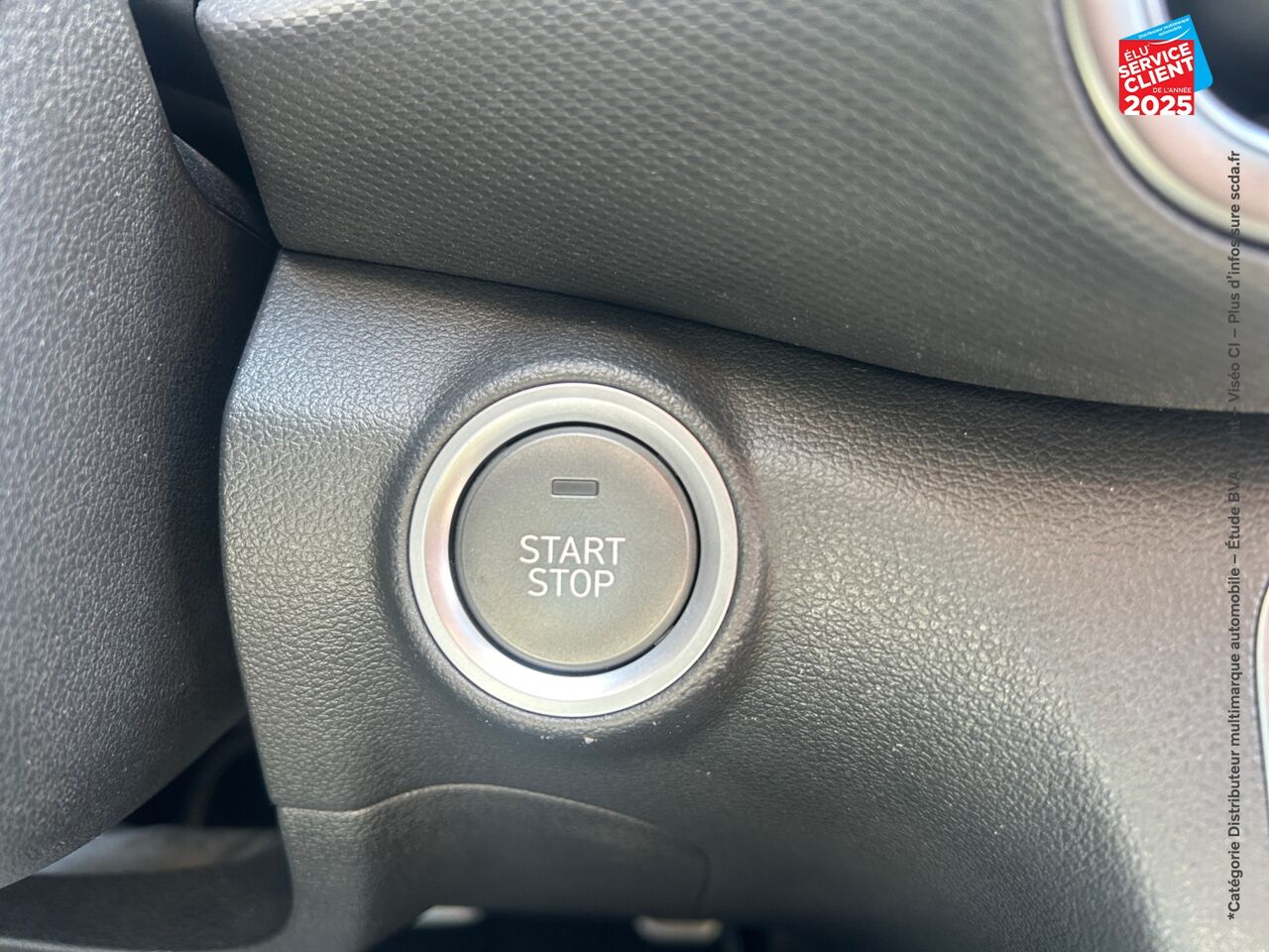 Véhicule d'occasion HYUNDAI KONA ELECTRIC 64KWH - 204CH CREATIVE CAMERA chez Renault Saint-Louis